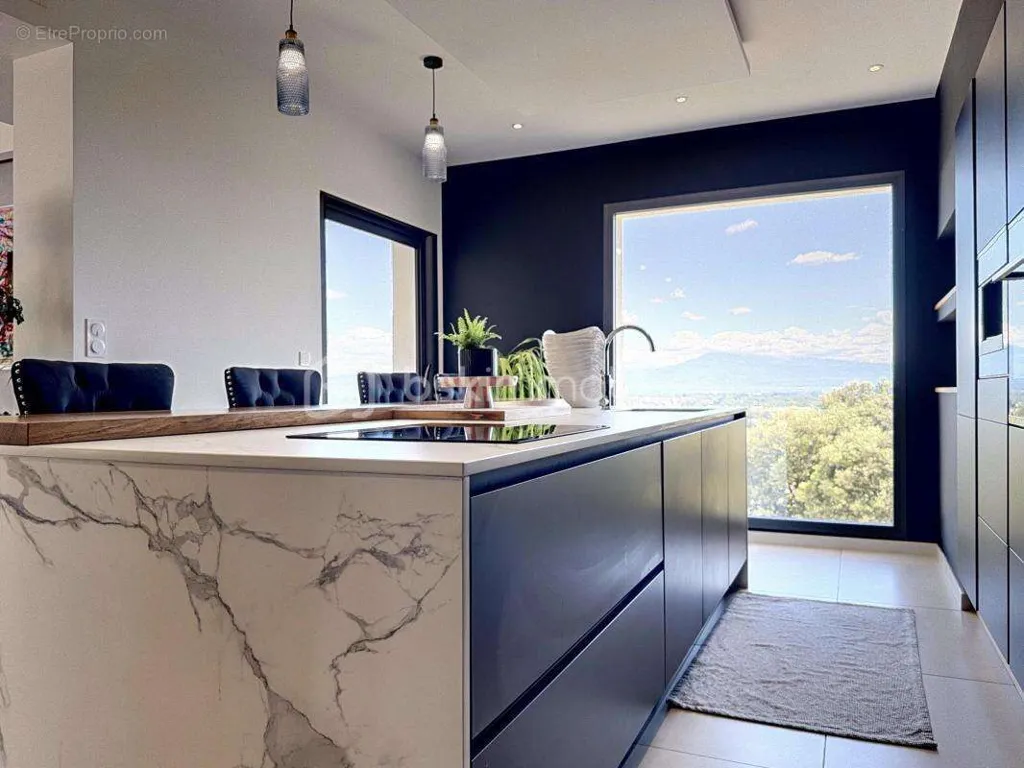 Kitchen - Villa with Panoramic View on Vedène Heights