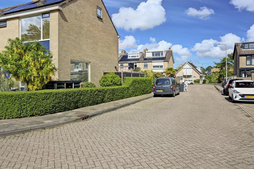 Välivaade - Fully Renovated Corner House with Garden in De Lier