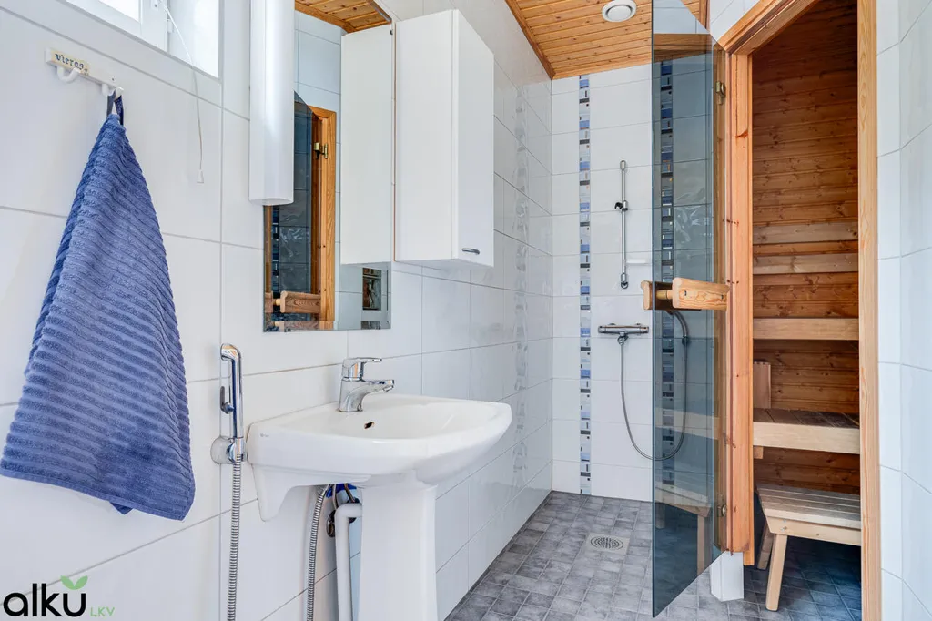 Salles de bain - Cottage with River View and Sauna in Muhos