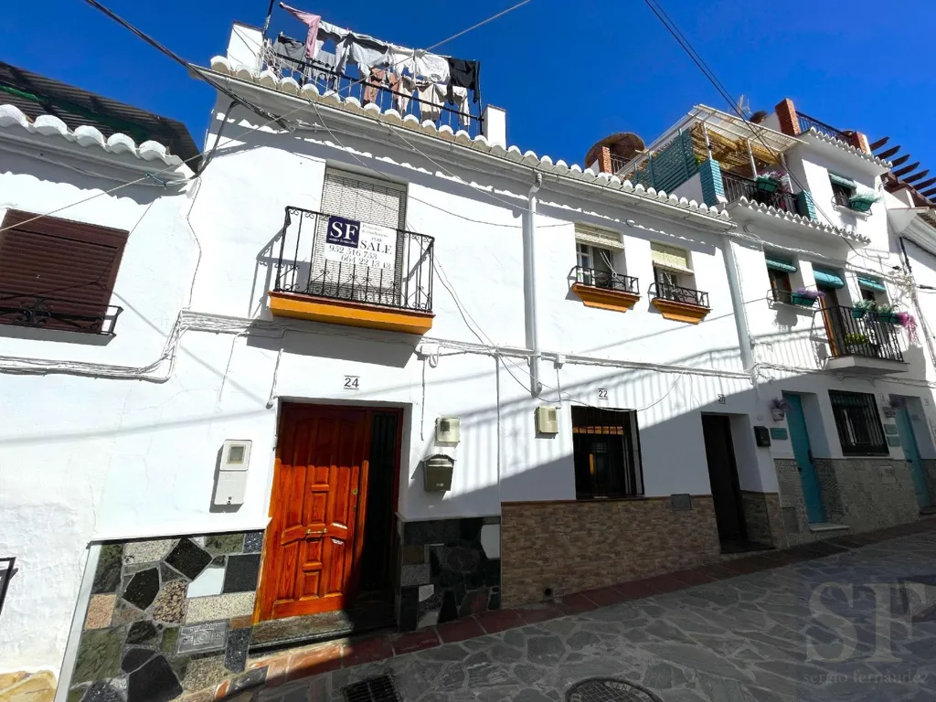 Välivaade - Adaptable Townhouse with Mountain Views in Sayalonga