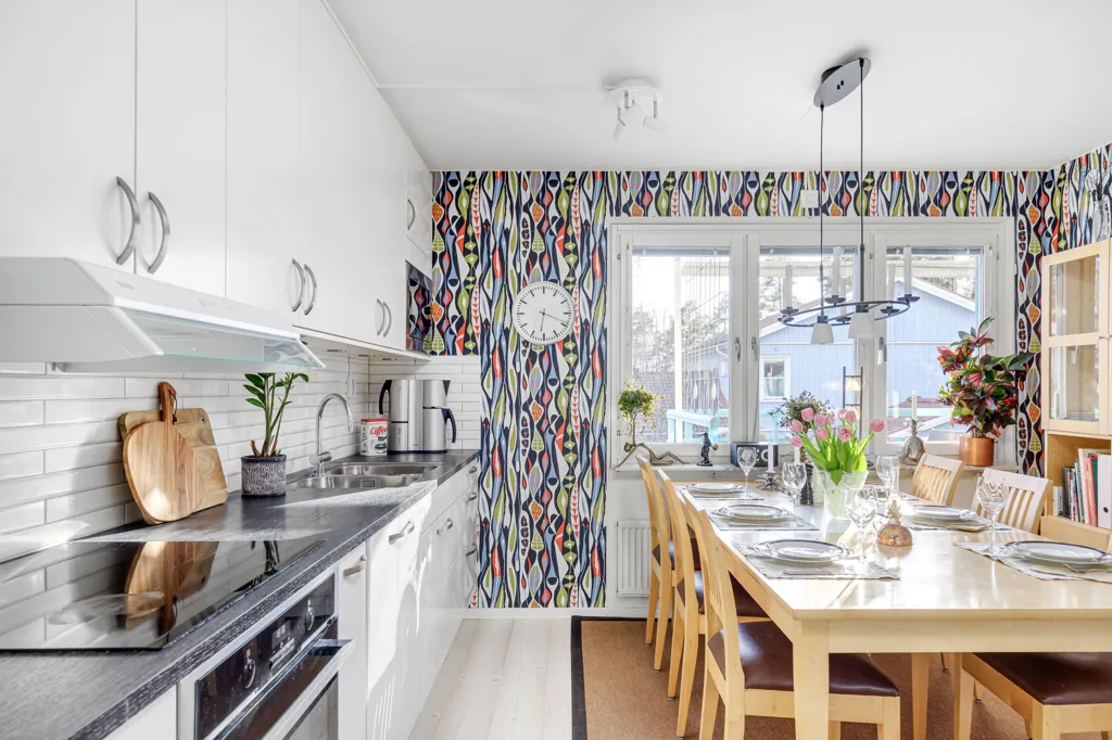 Salle à manger - Renovated Apartment with Balcony in Stenrösvägen