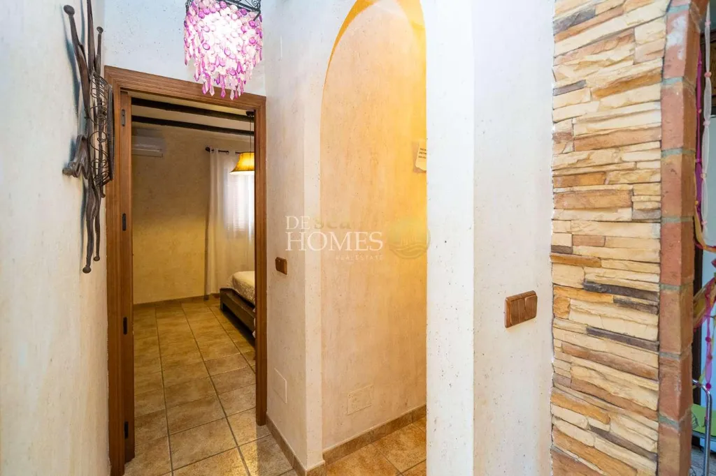 Esik - Detached Villa with Pool in Frigiliana
