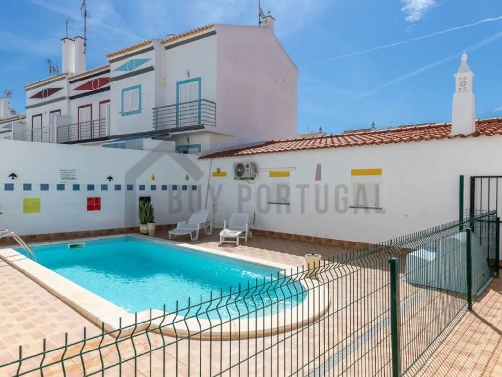Piscine - Villa with 7 Apartments in Manta Rota