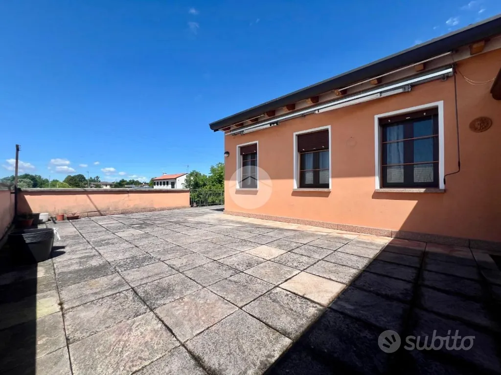 Terrasse - Versatile Palazzina with Terrace in Vigonovo