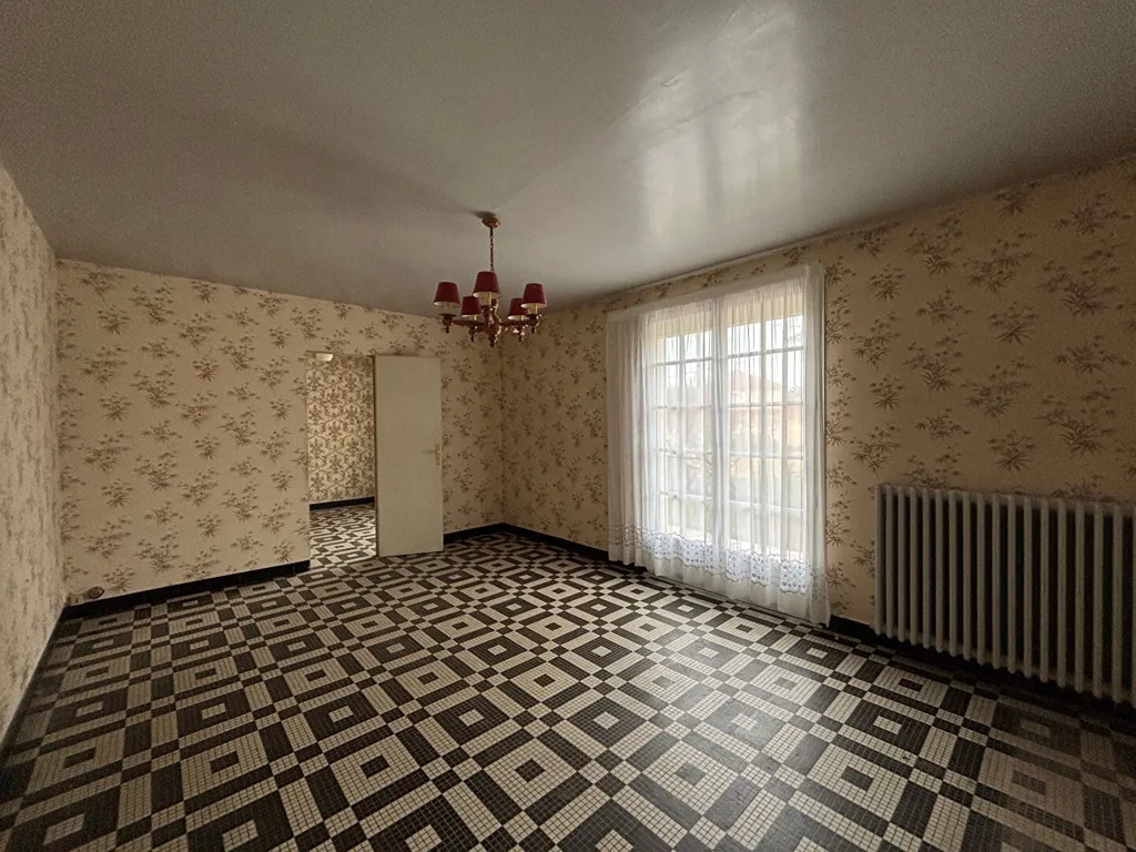 Stanze - House with Constructible Land in West Châtellerault