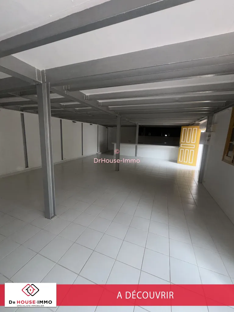 Garage - 4-Bedroom Garden-Level Flat in Lamentin
