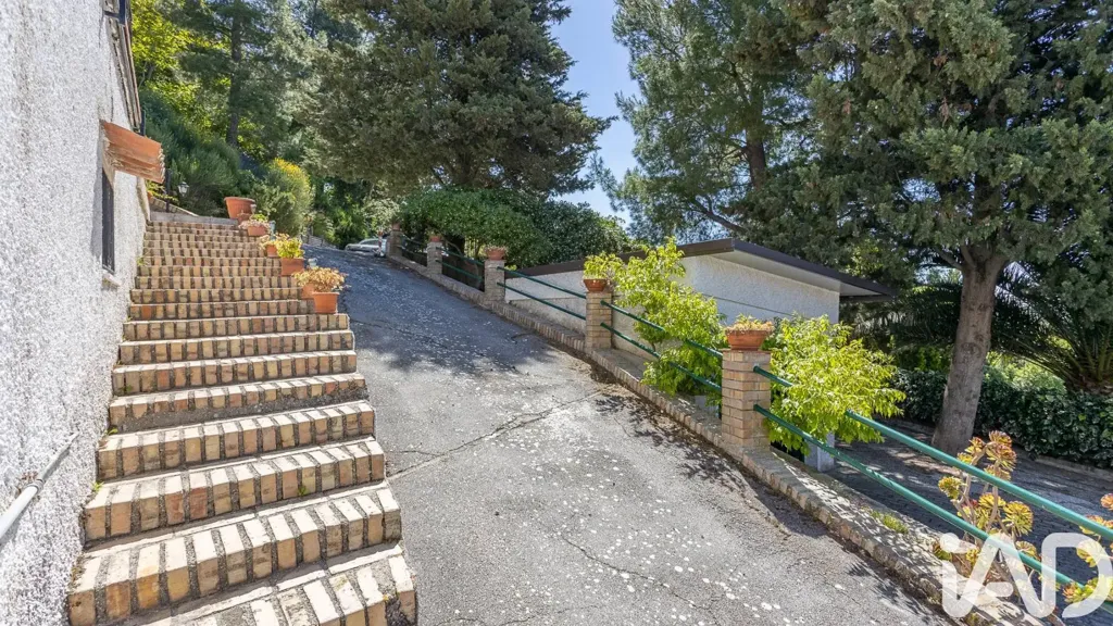 Pièces - Rustic Villa with Panoramic Views in Massignano