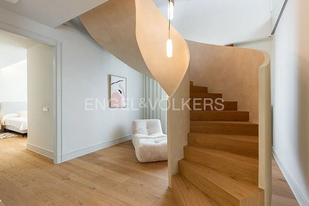 Toad - Renovated Penthouse with Terraza in La Seu