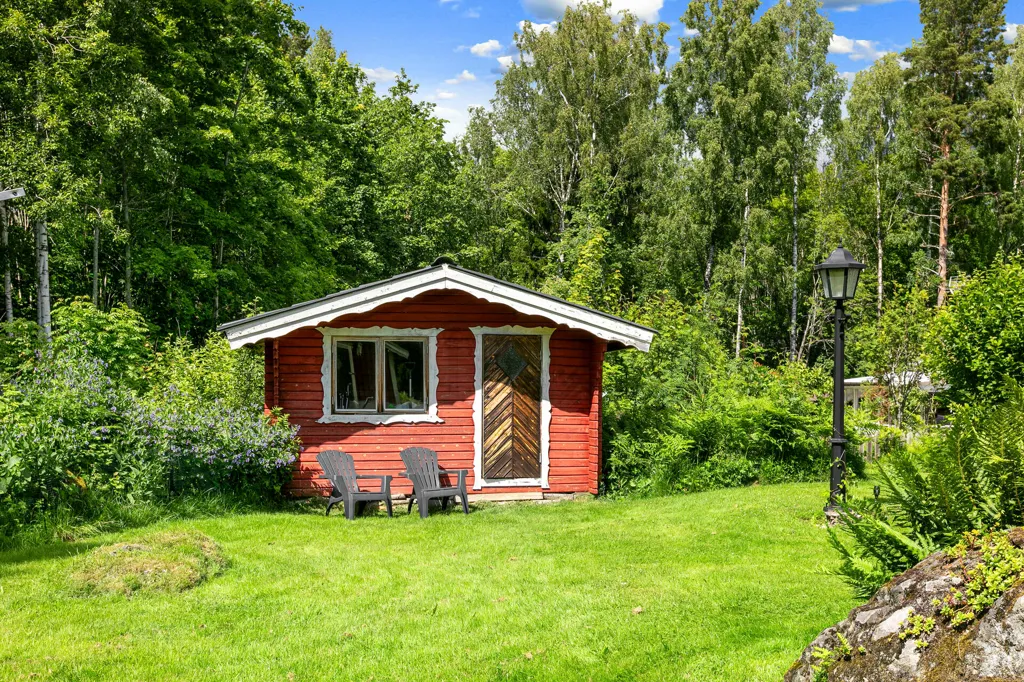 Aed - Spacious Bungalow with Garden in Bergby