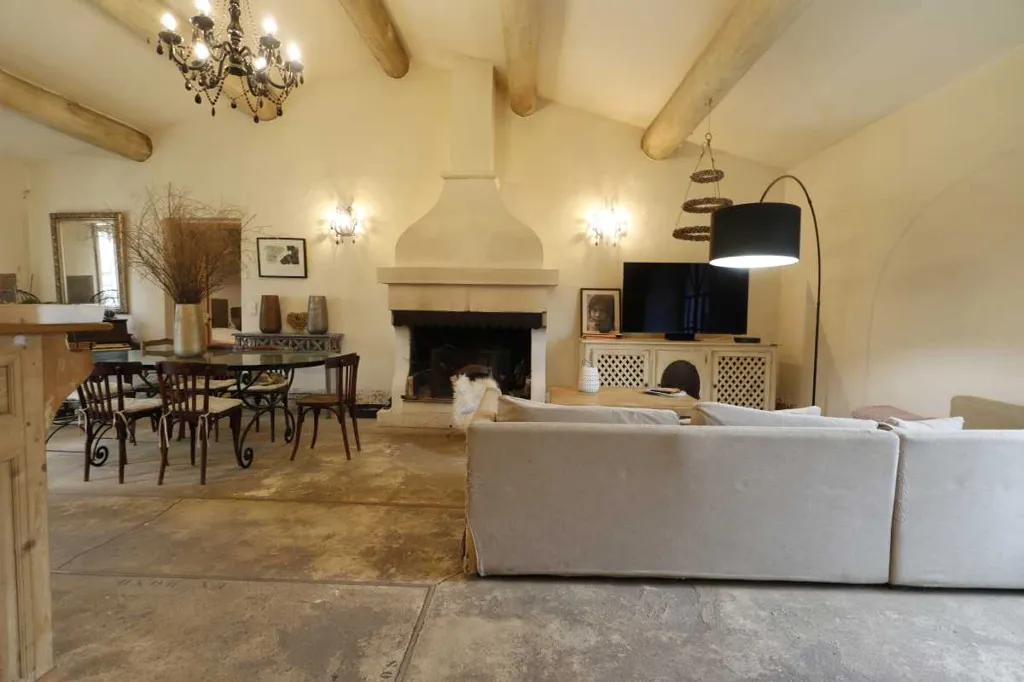 Elutuba - Ground Floor House with Studio in Oppède