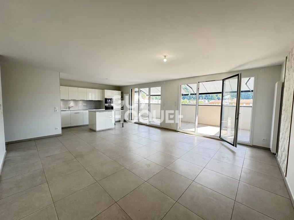 Cucina - Modern Flat with Terrace in Bourgoin-Jallieu