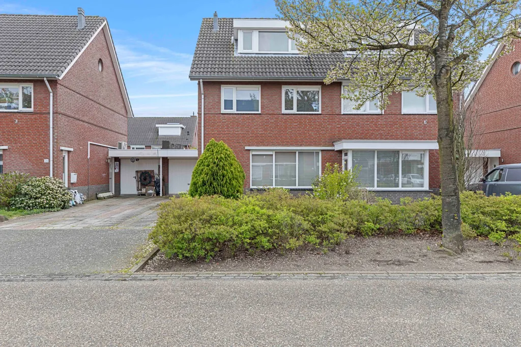 Välivaade - Two-Storey House with Garden in Helmond