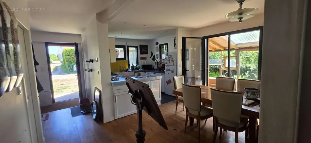 Salle à manger - Maison en Bois avec Terrasse à Saint-Benoît Ermitage