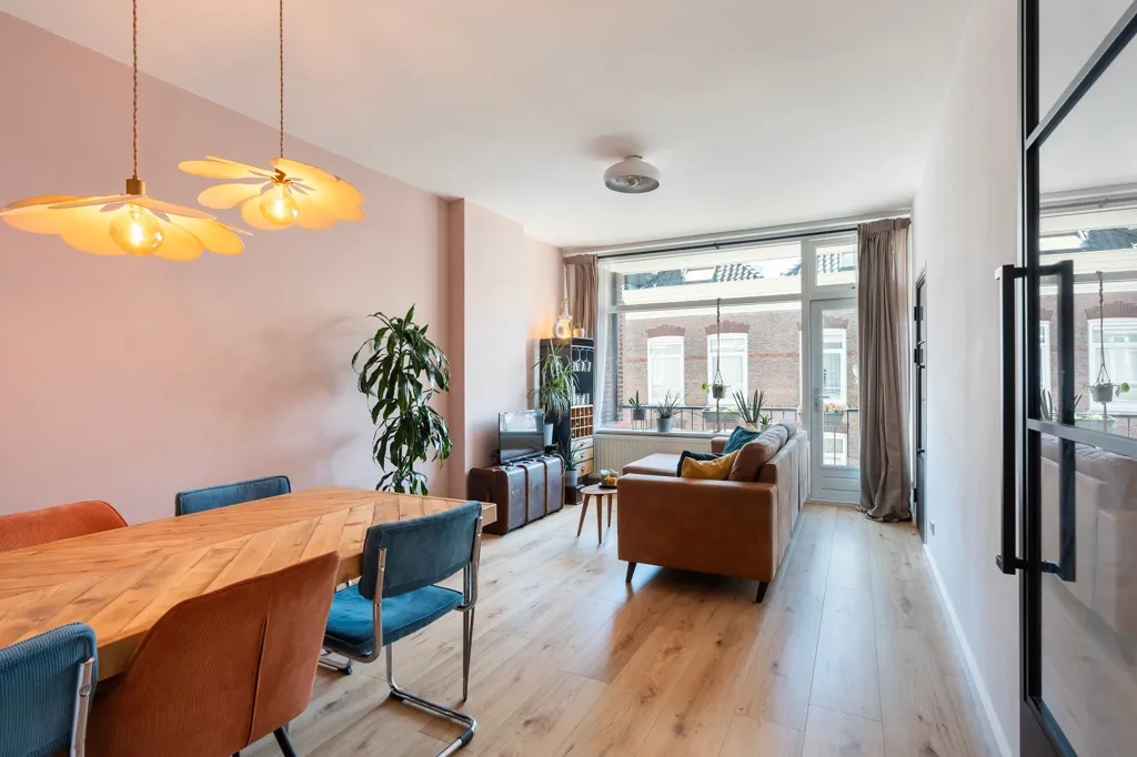 Salle à manger - Charming Apartment with Two Balconies in Agniesebuurt
