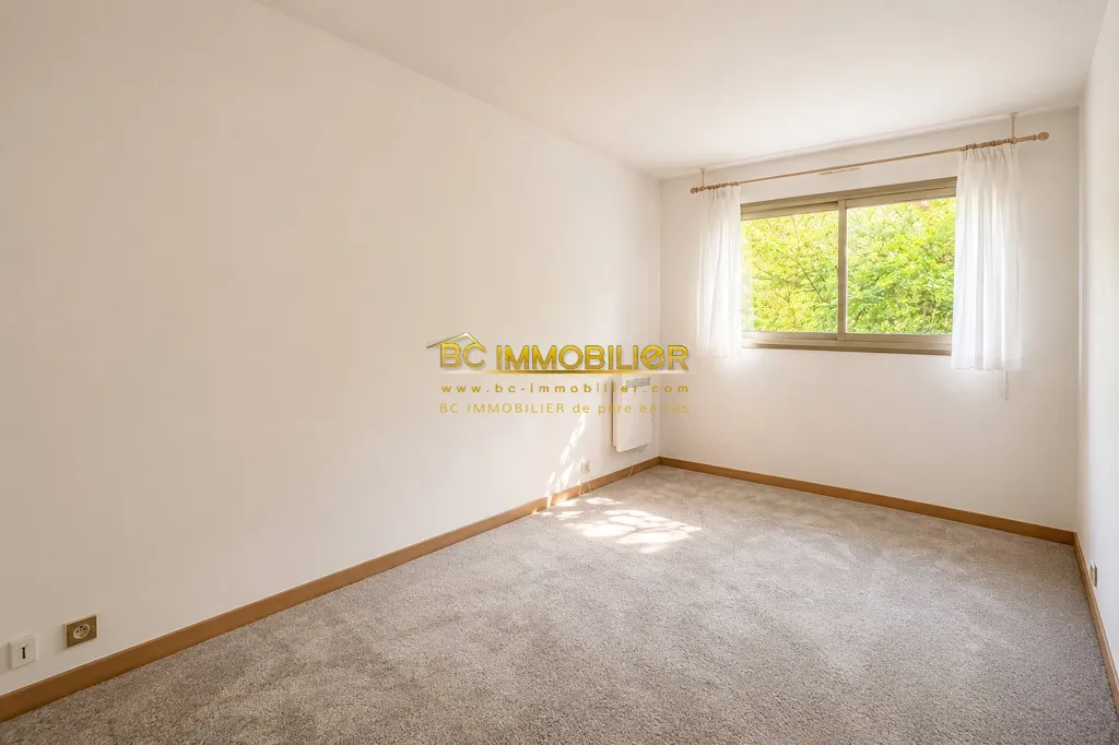 Pièces - Appartement T6 avec Terrasse dans Résidence Sécurisée à Parc Berger