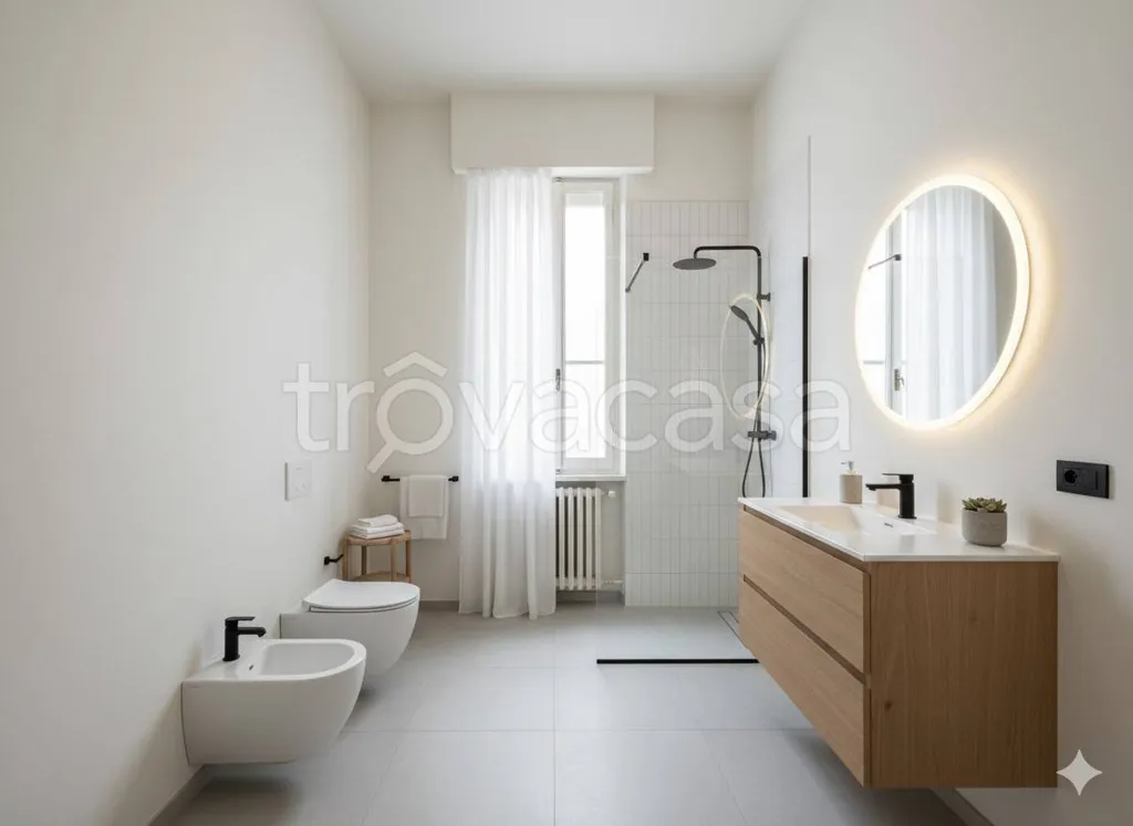 Bathrooms - Completely Refined Bifamiliar in Central Ferrara