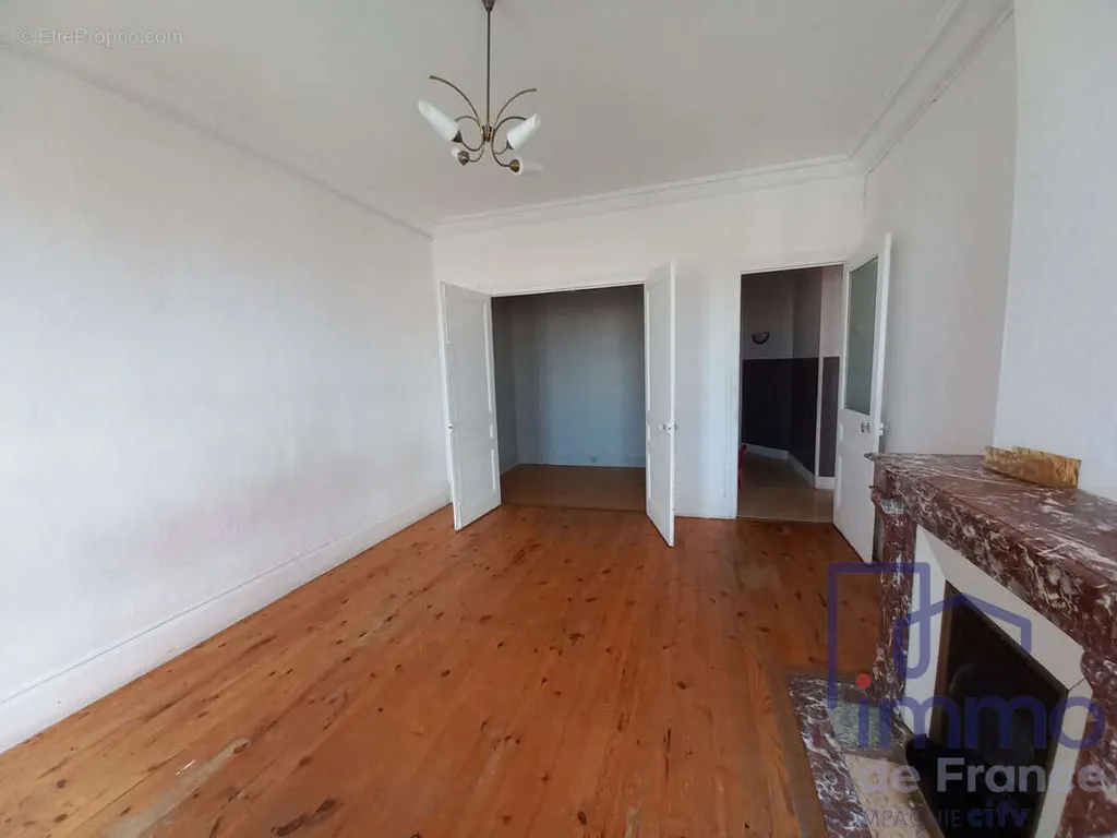 Toad - 3-Bed Apartment in Saint-Étienne