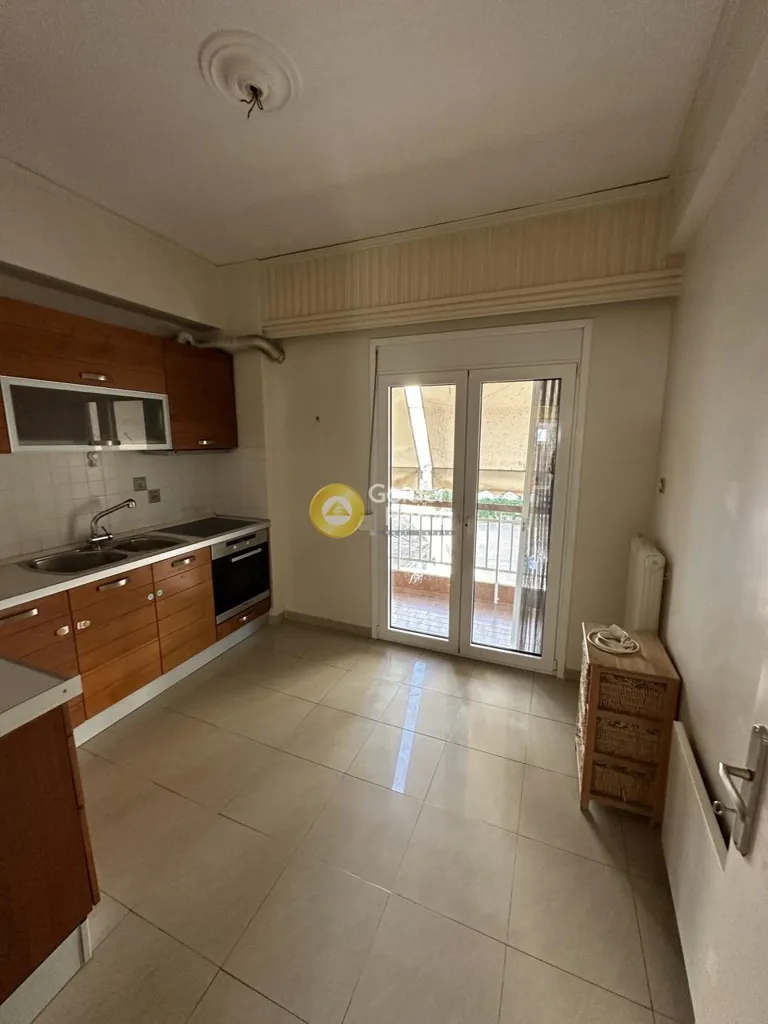 Köök - Fully Renovated Apartment with Balcony in Patras