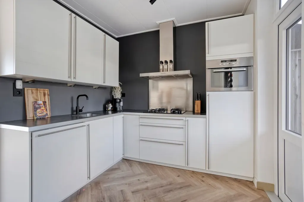 Kitchen - Modernised House with Garden in Pernis, Rotterdam