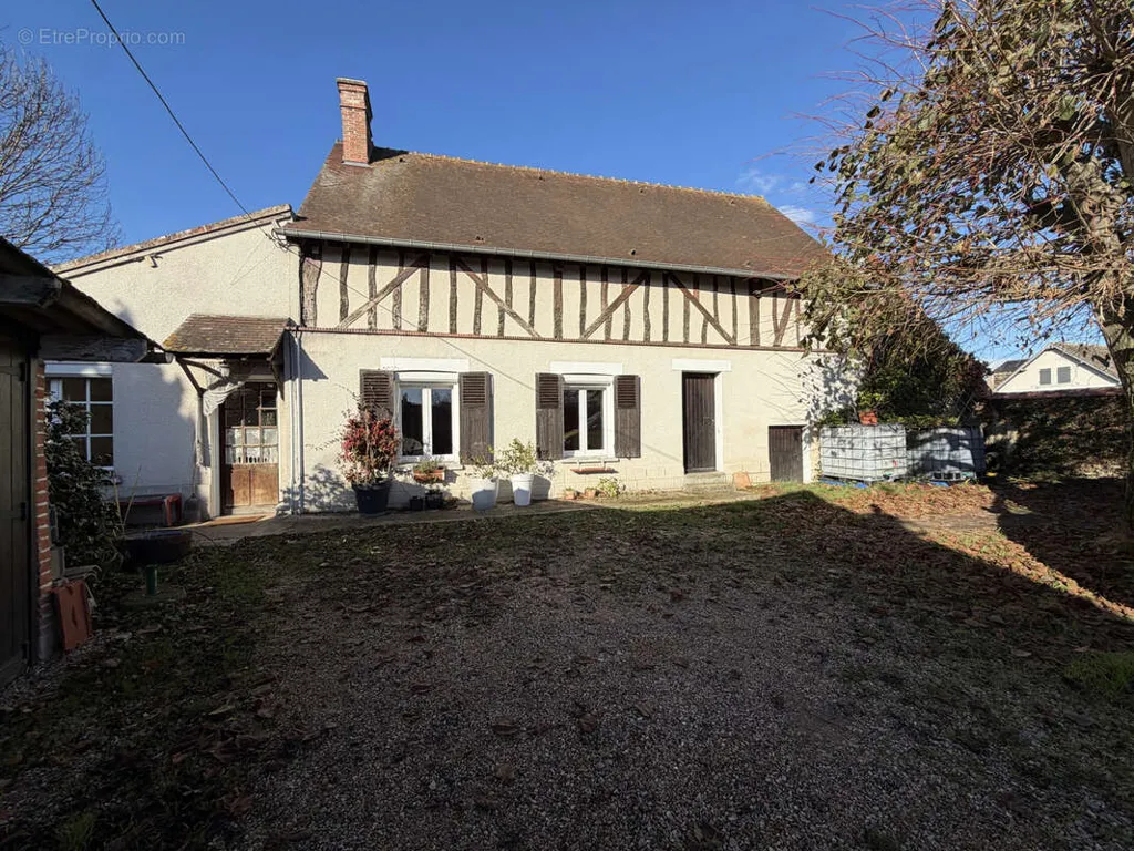 Extérieur - Maison Ancienne avec Grand Terrain à 5 mn d'Anet