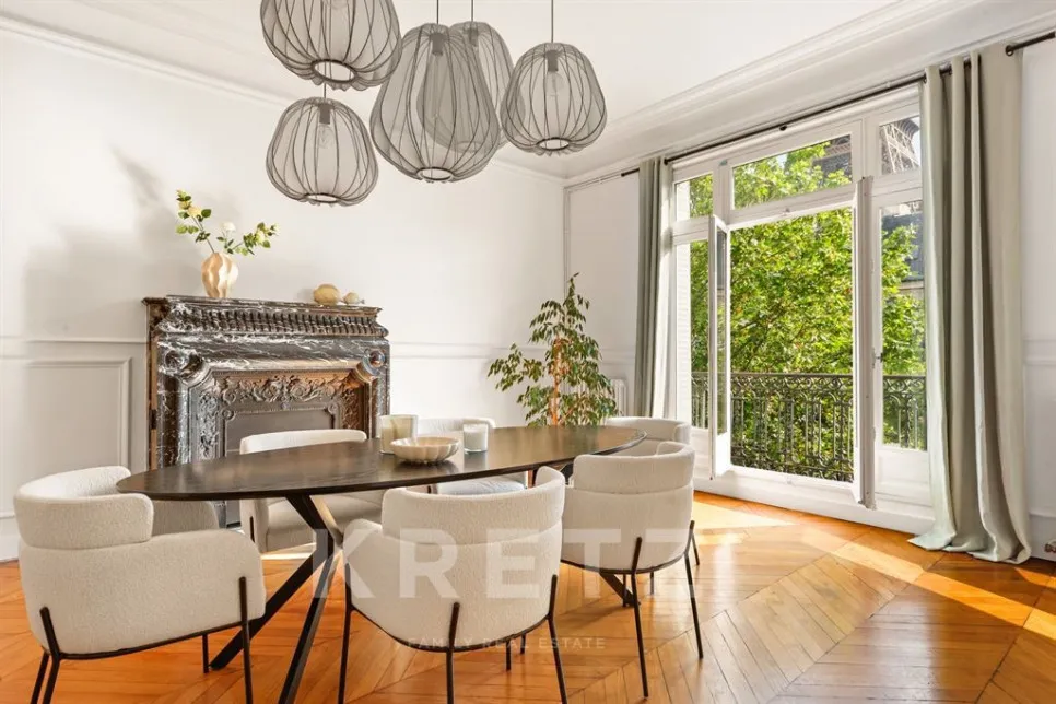 Salle à manger - Appartement Haussmannien Face à la Tour Eiffel à Paris
