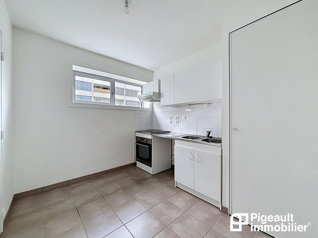 Cucina - Contemporary Maison with Patio in Rennes