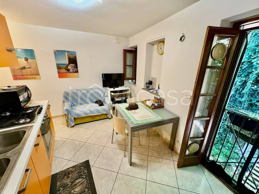 Cucina - Recently Refined Apartment with Central Location in Fossano