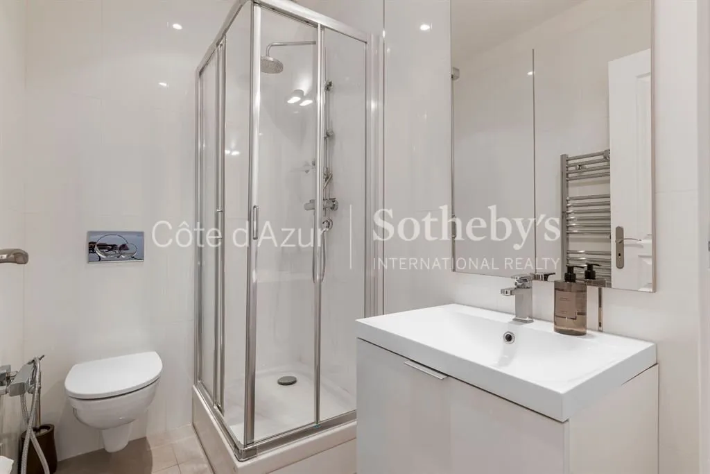 Vannitoad - Luxury Apartment with Balcony in Nice Golden Square