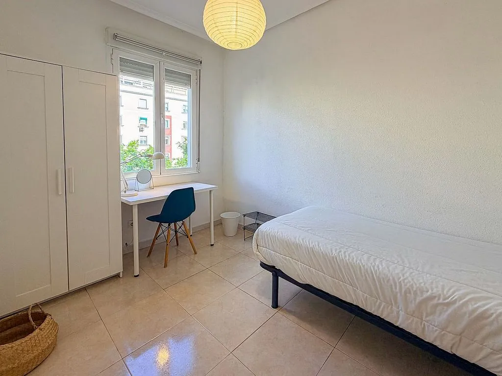 Chambres - Furnished Flat with Metro Access in Bernabéu