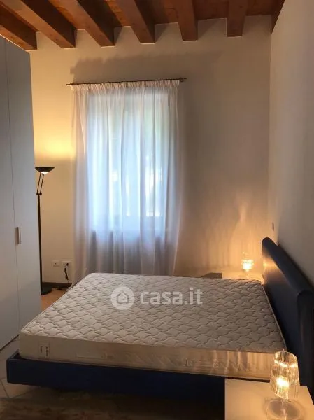Magamistoad - Partially Refined 2-Bedroom in Navigatori, Verona