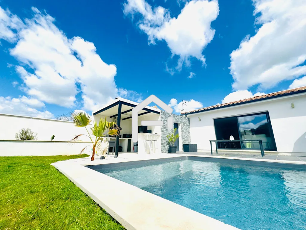 Piscine - Maison Moderne avec Piscine à Merville