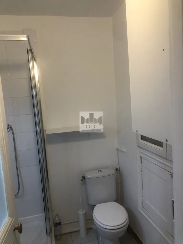 Salles de bain - Studio Meublé dans Immeuble Ancien à Paris