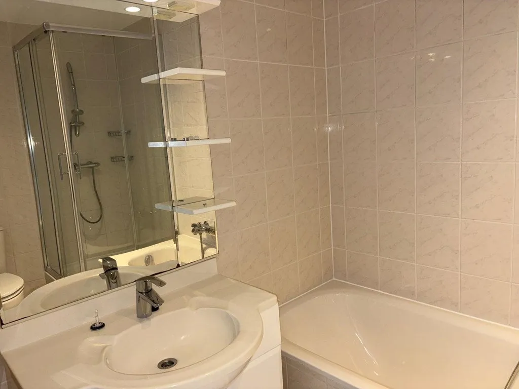 Vannitoad - Renovated Townhouse with Backyard in Osdorp