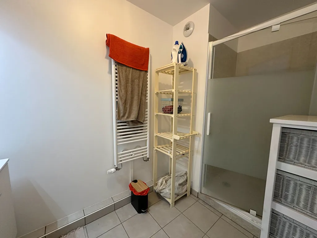 Salles de bain - Appartement 2 Pièces avec Balcon à Saint-Germain-lès-Arpajon