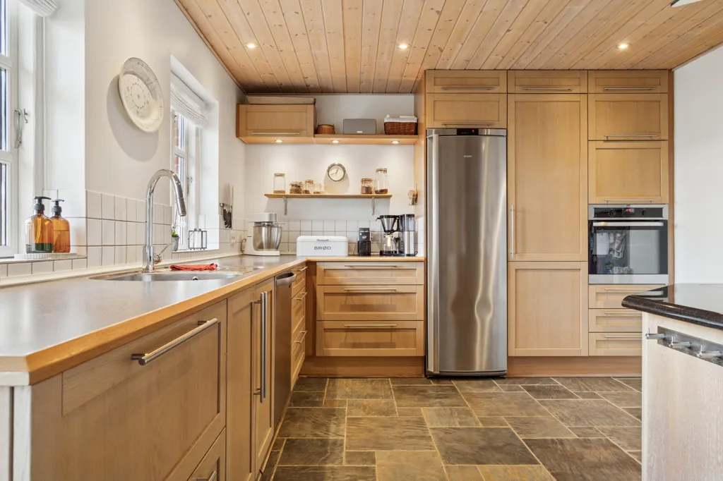 Cuisine - Renovated Farmhouse with Open Fields in Låstrup