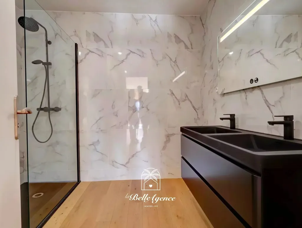 Bathrooms - 3-Bed Apartment with Terrace in Nice Cimiez