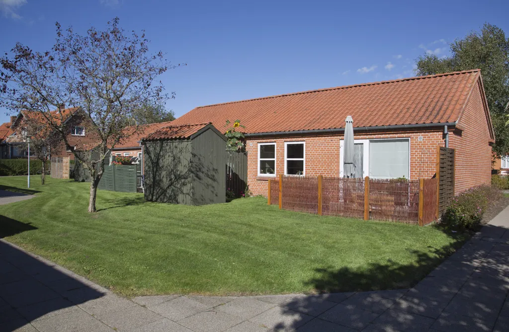 Garden - Two-Bedroom Flat near Brønderslev Centre