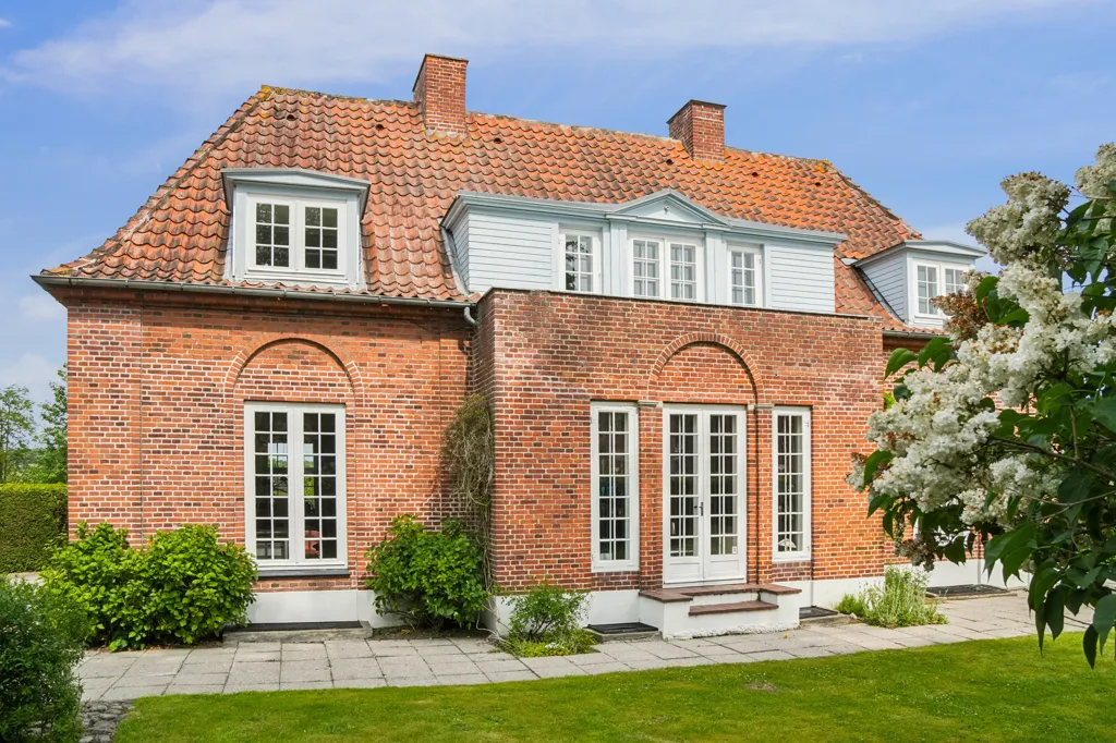 Välivaade - 1927 Villa with Exceptional Light in Klostergade
