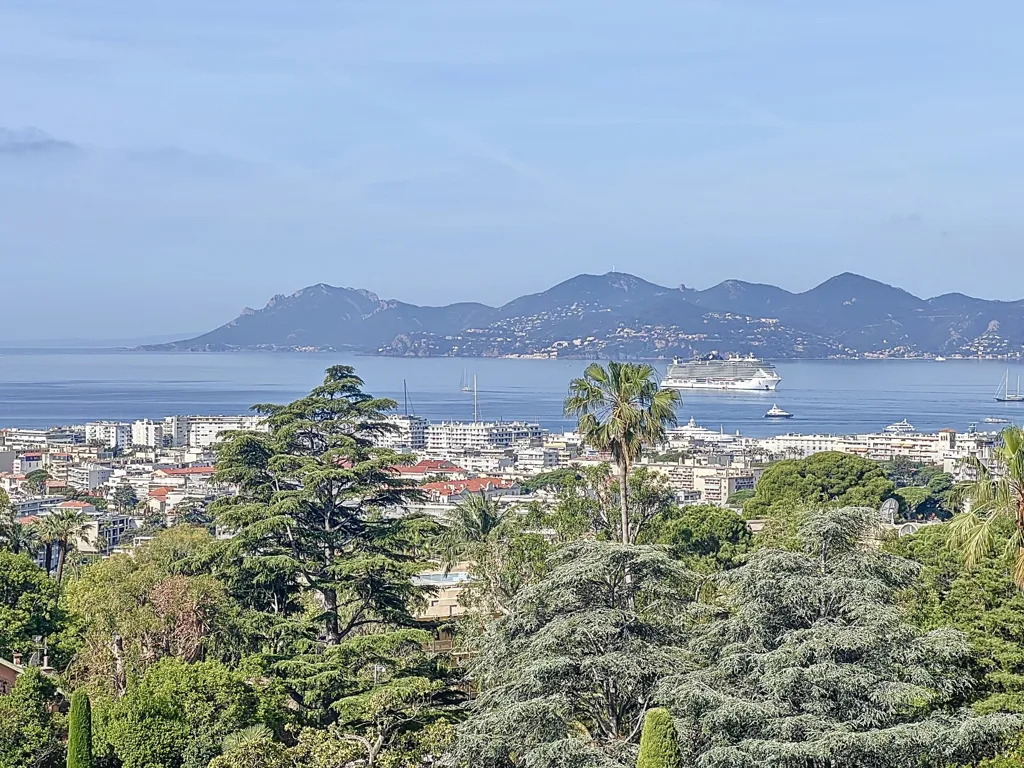 Appartement de 3.5 Pièces avec Vue Mer à Cannes