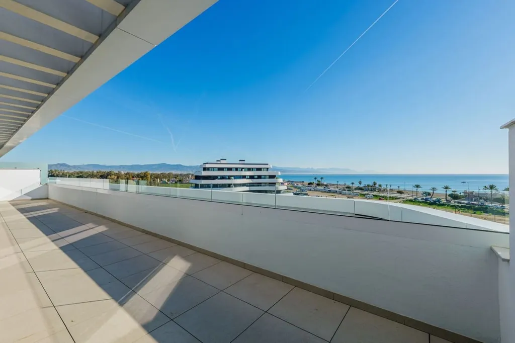 Rõdu - Beachfront Penthouse with Sea Views in Torremolinos