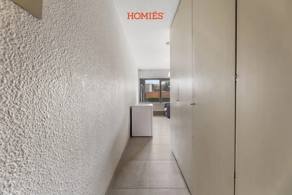 Esik - Studio with Lift near Shops in Antwerp
