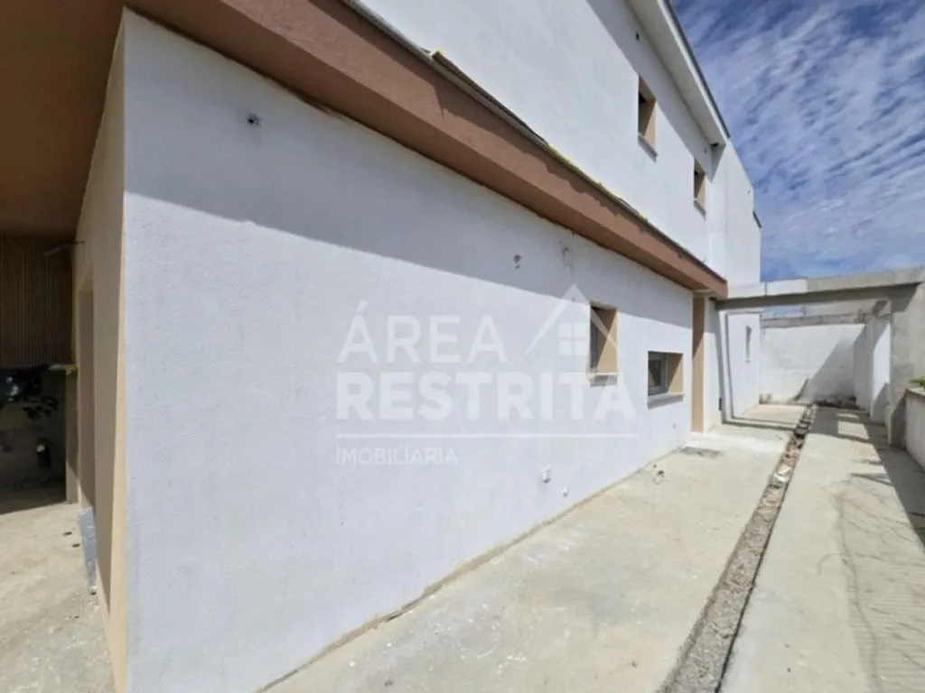 Garden - Contemporary Semidetached House in Seixal