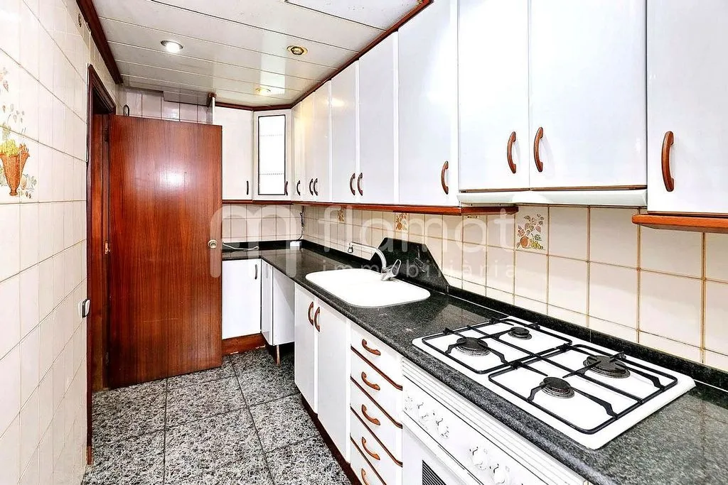 Köök - Apartment with Balcony in Sant Julià de Lòria