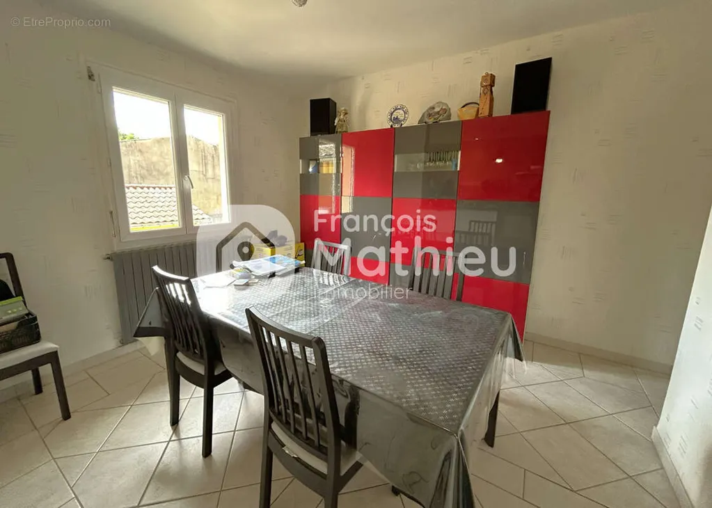 Salle à manger - Ensemble Immobilier avec Garages à Villars-les-Dombes