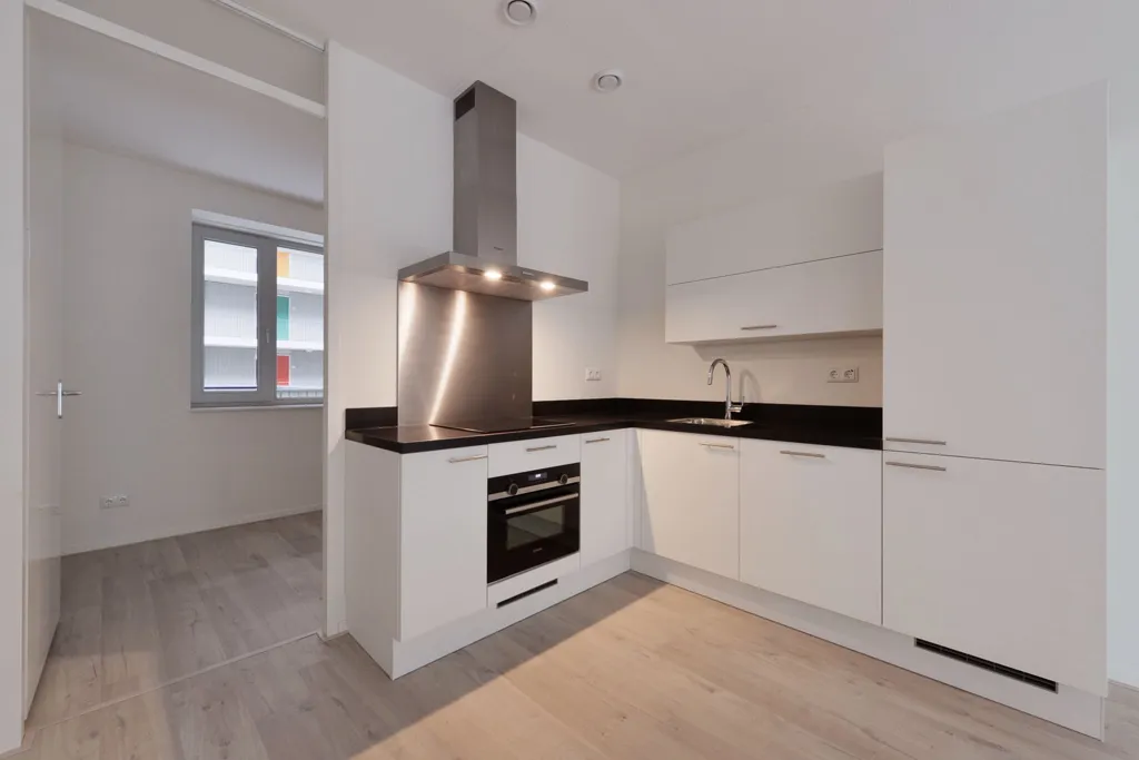 Kitchen - Three-Bedroom Apartment with Balcony in Den Haag