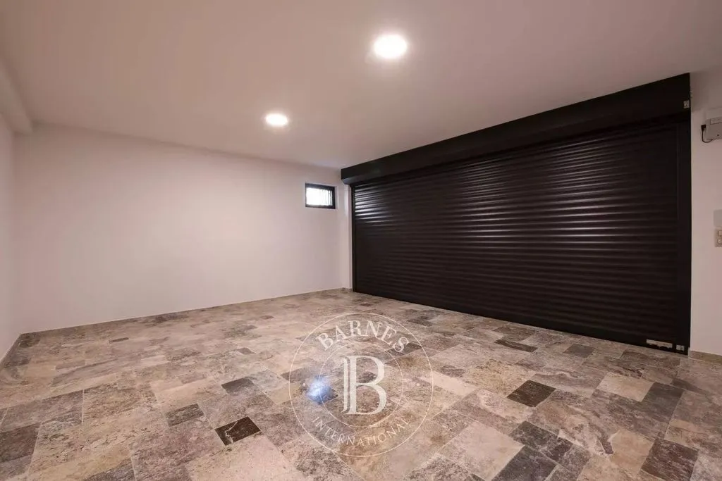 Garage - Villa Luxe avec Vue Mer à Sainte-Maxime