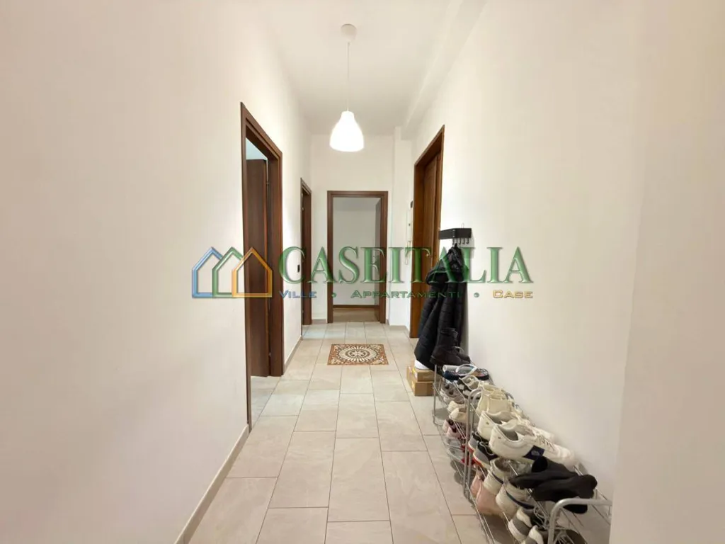 Entrée - Rustic-Style Flat with Balcony in Ivrea