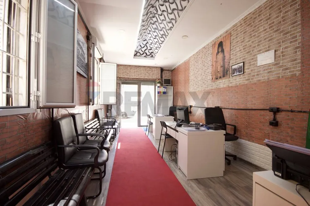 Office - Commercial Unit with High Street Visibility in Rome
