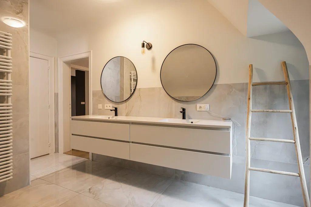 Salles de bain - Villa Rénovée avec Jardin à Turnhout