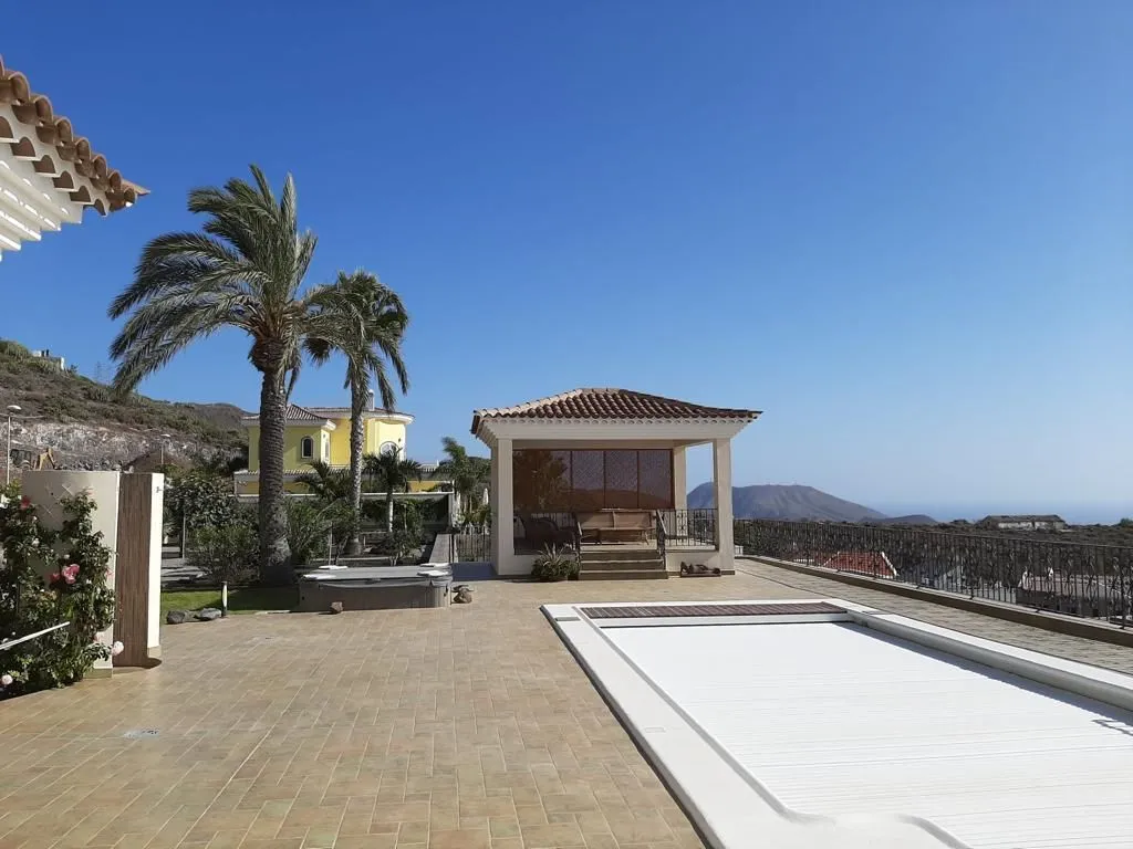 Piscina - Luxury Villa with Pool in Costa Adeje